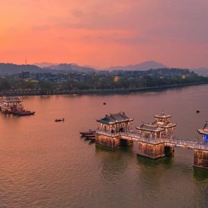 在线播放妃光莉妃ひかり
